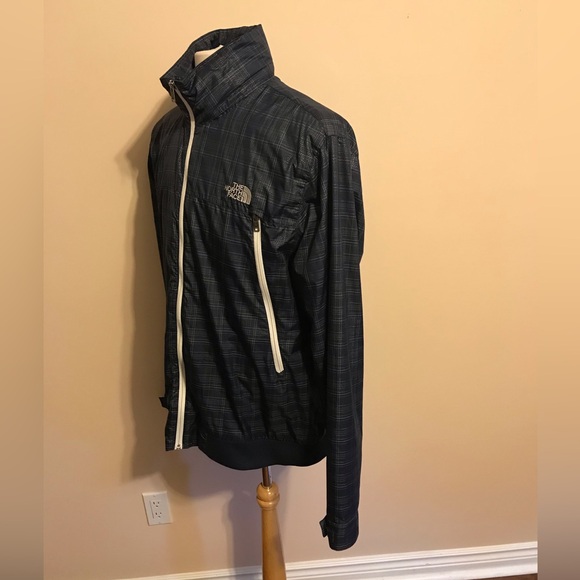 The North Face Men’s Hooded Jacket - Picture 2 of 9